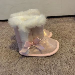 Baby boots with fur
